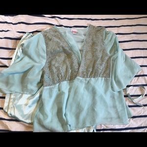 Womans 22/24 beautiful satin pajama set